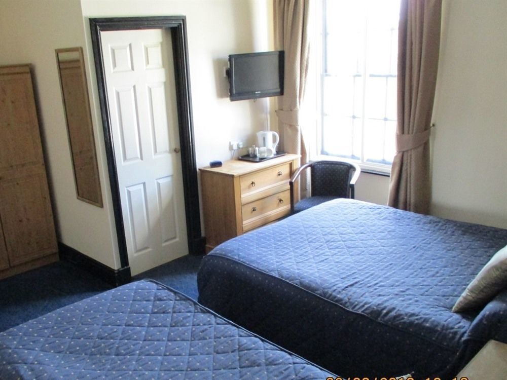 The County Hotel Haverfordwest Zewnętrze zdjęcie